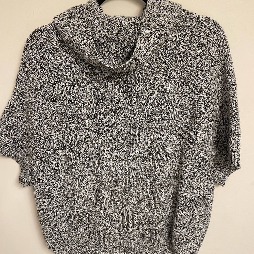 Women’s New York & Company Sweater Size M